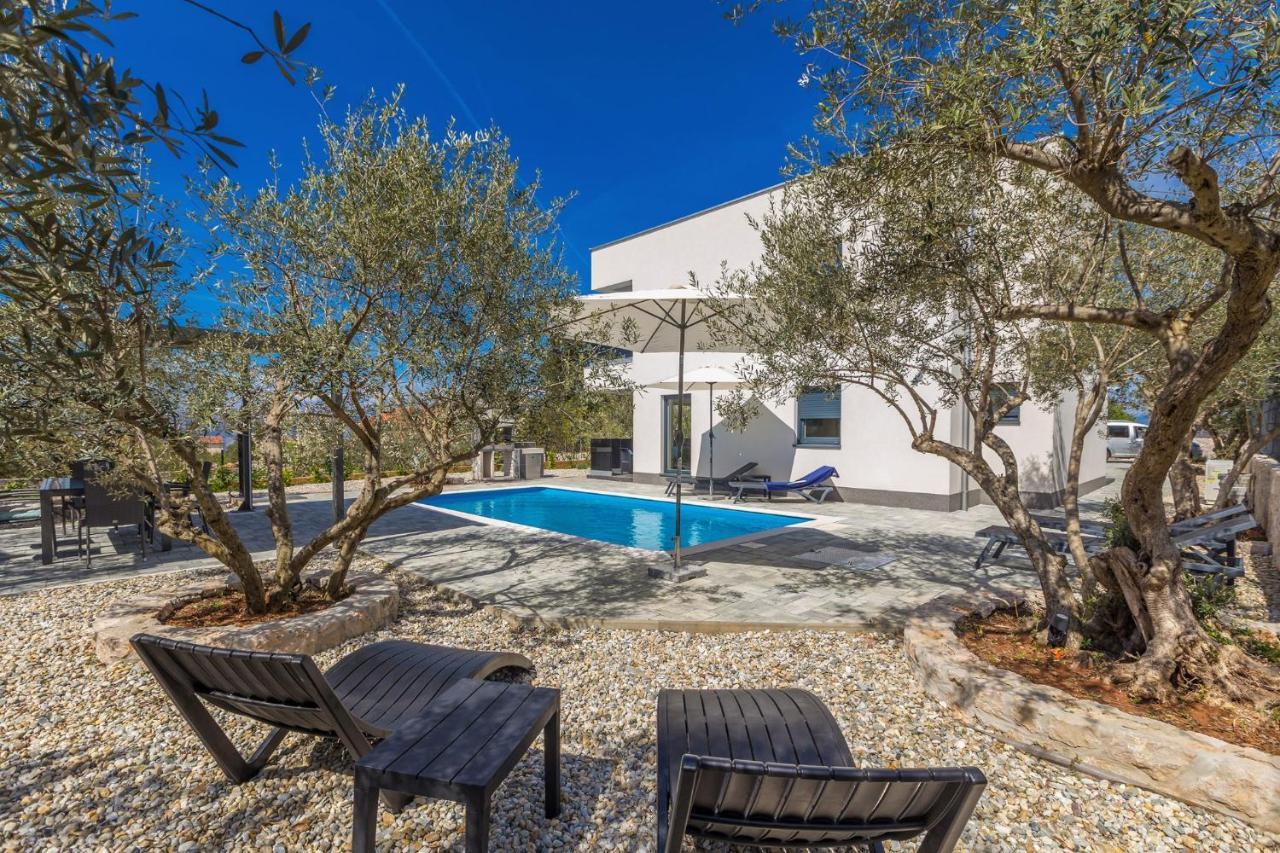 Villa Lio With Private Pool Linardići Eksteriør billede