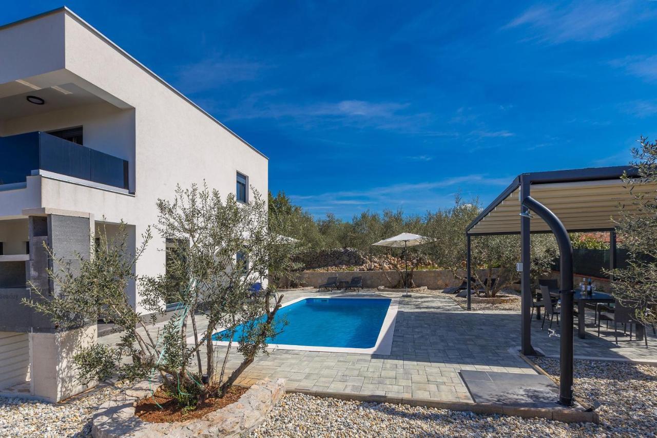 Villa Lio With Private Pool Linardići Eksteriør billede